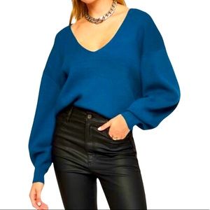 NWT✨ Puff Sleeves V-Neck Sweater in Lyons Blue